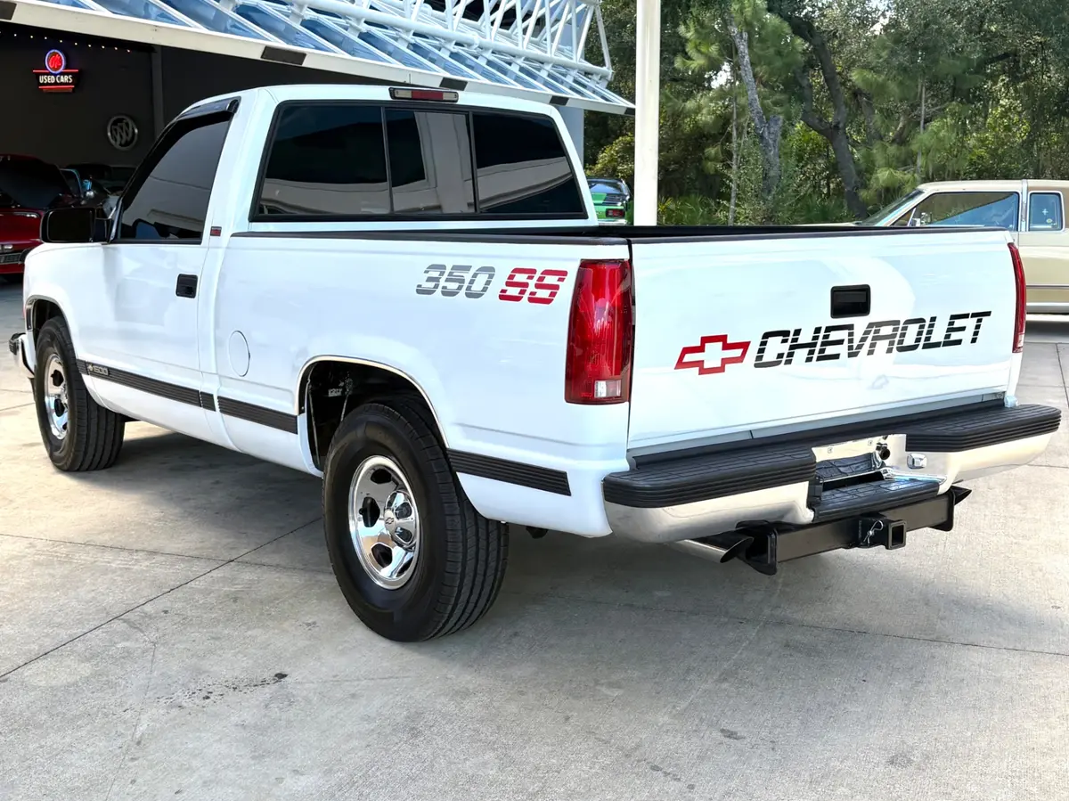 Vehicle photo 9
