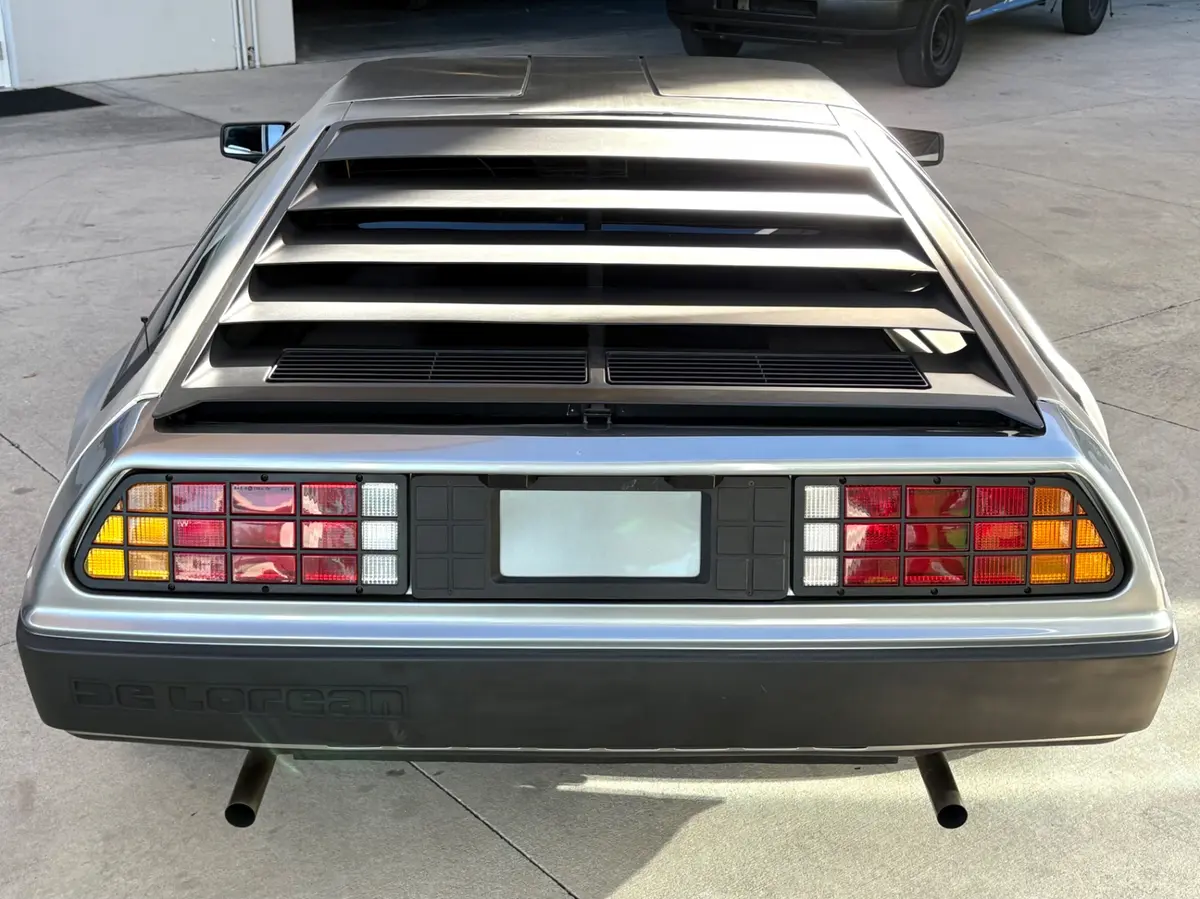 Vehicle photo 8