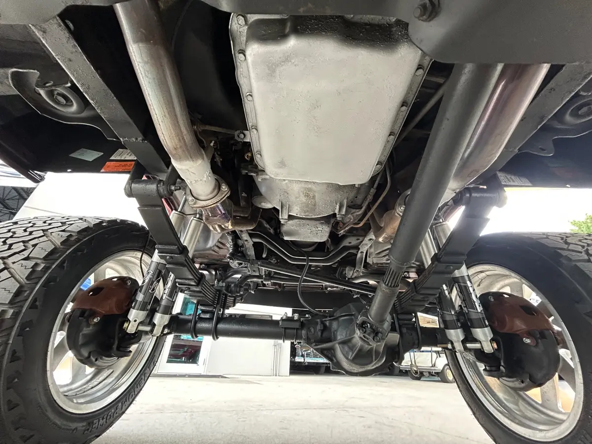 Vehicle photo 43