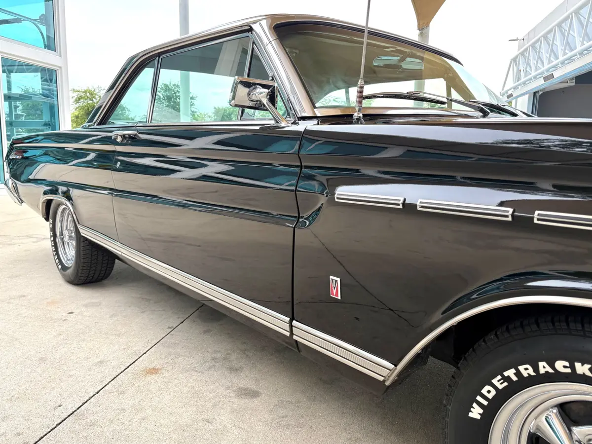 Vehicle photo 19