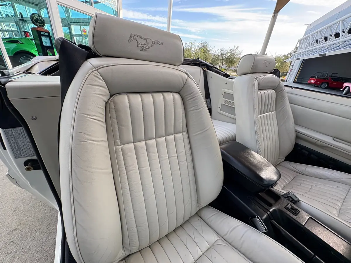 Vehicle photo 43