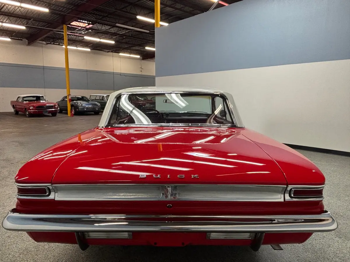 Vehicle photo 6