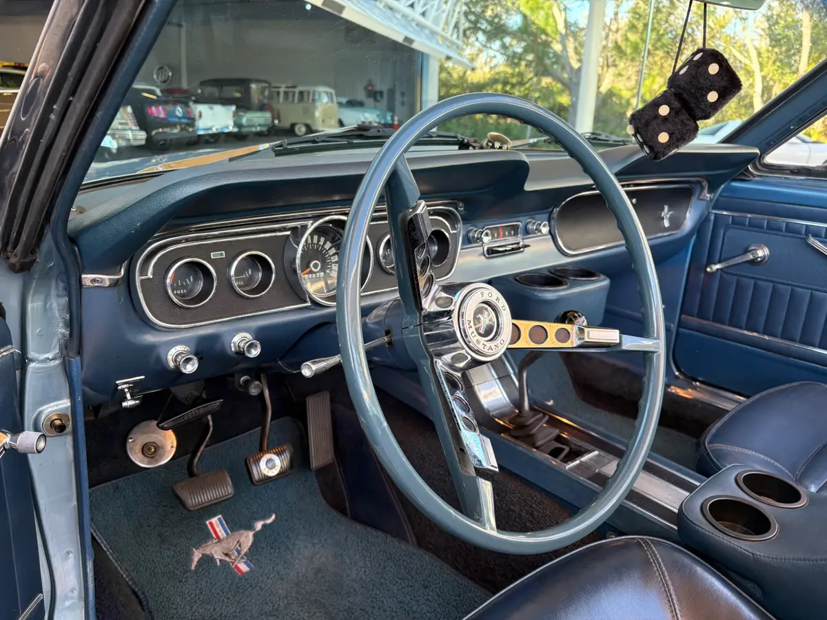 Vehicle photo 37