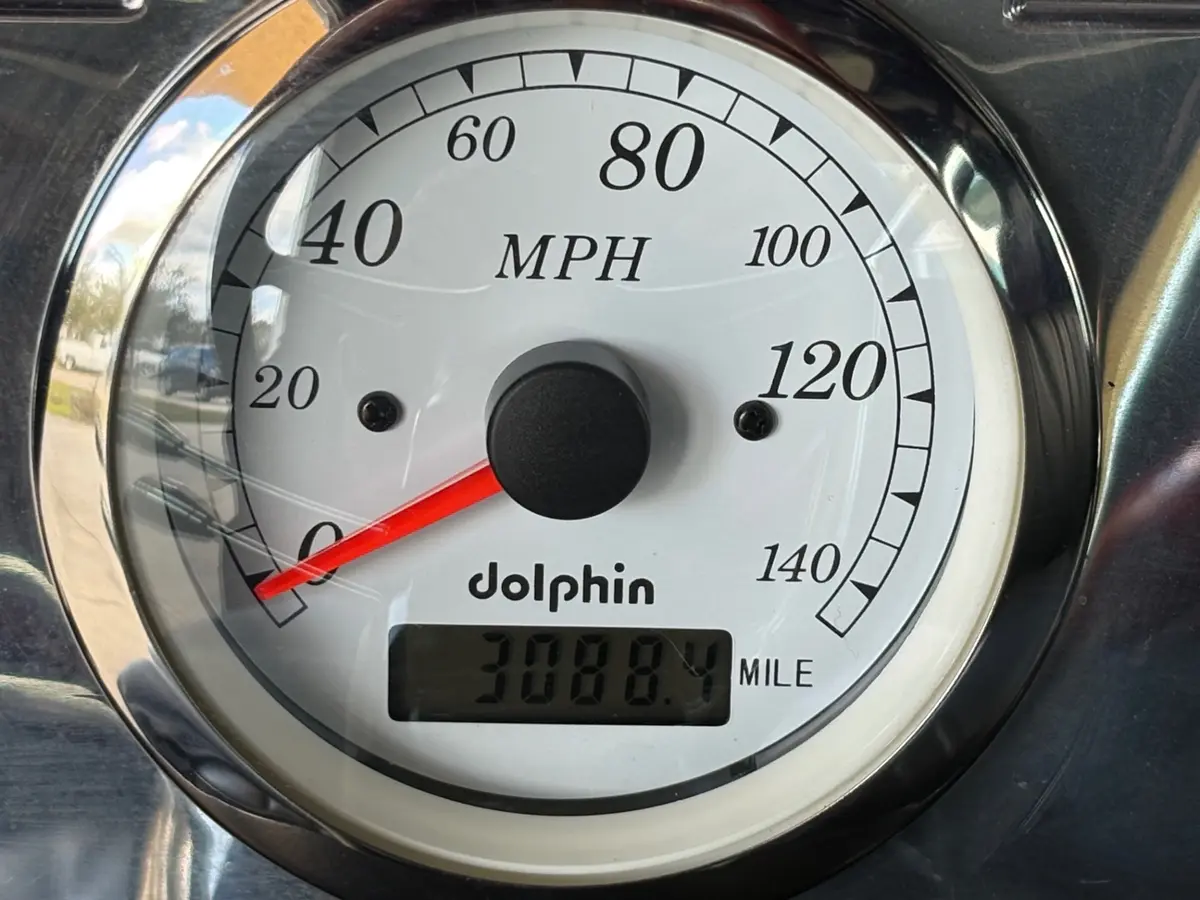 Vehicle photo 25
