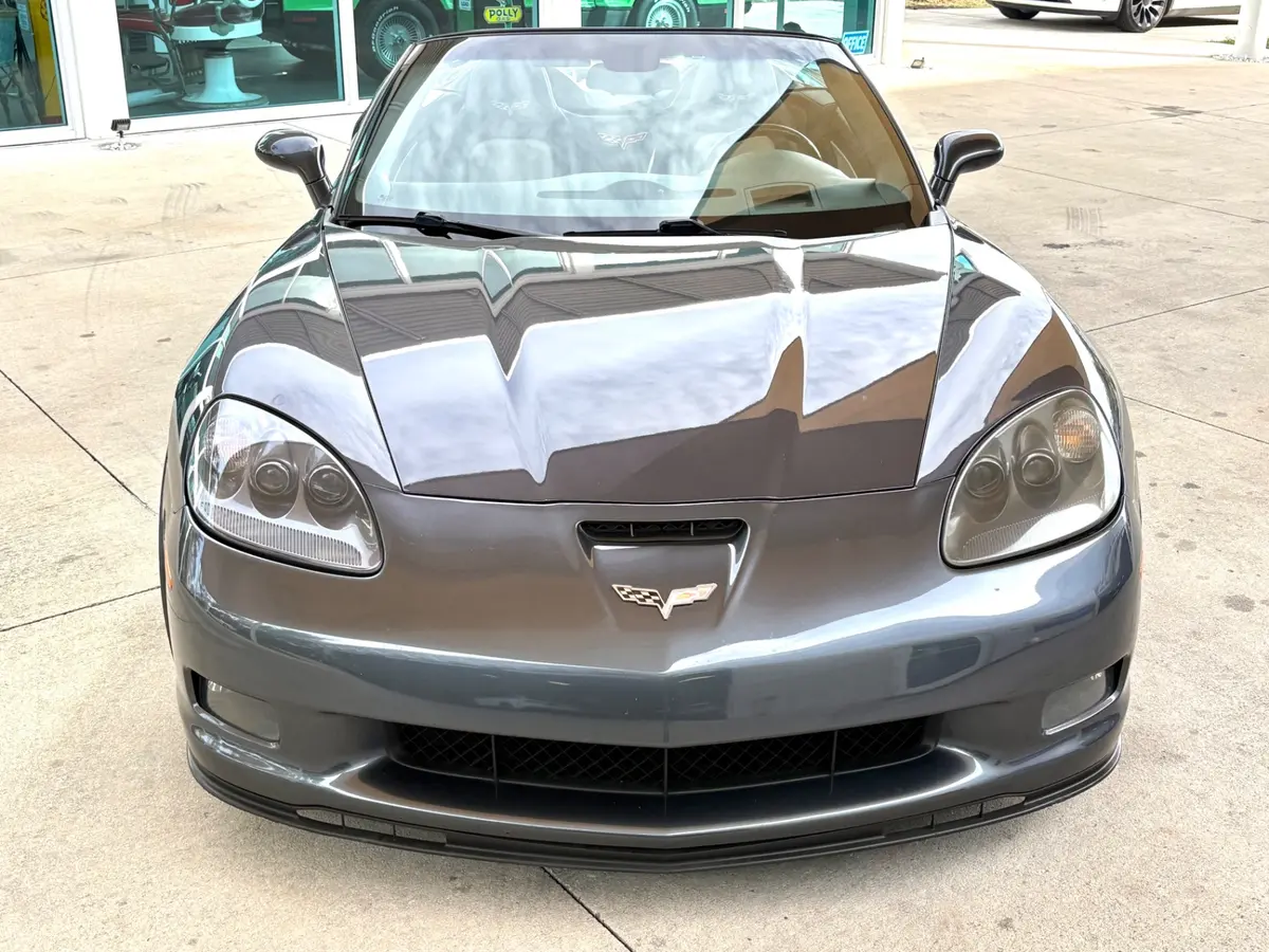 Vehicle photo 3