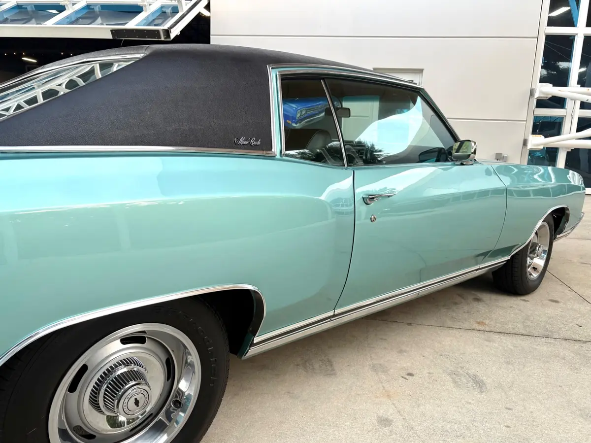 Vehicle photo 21