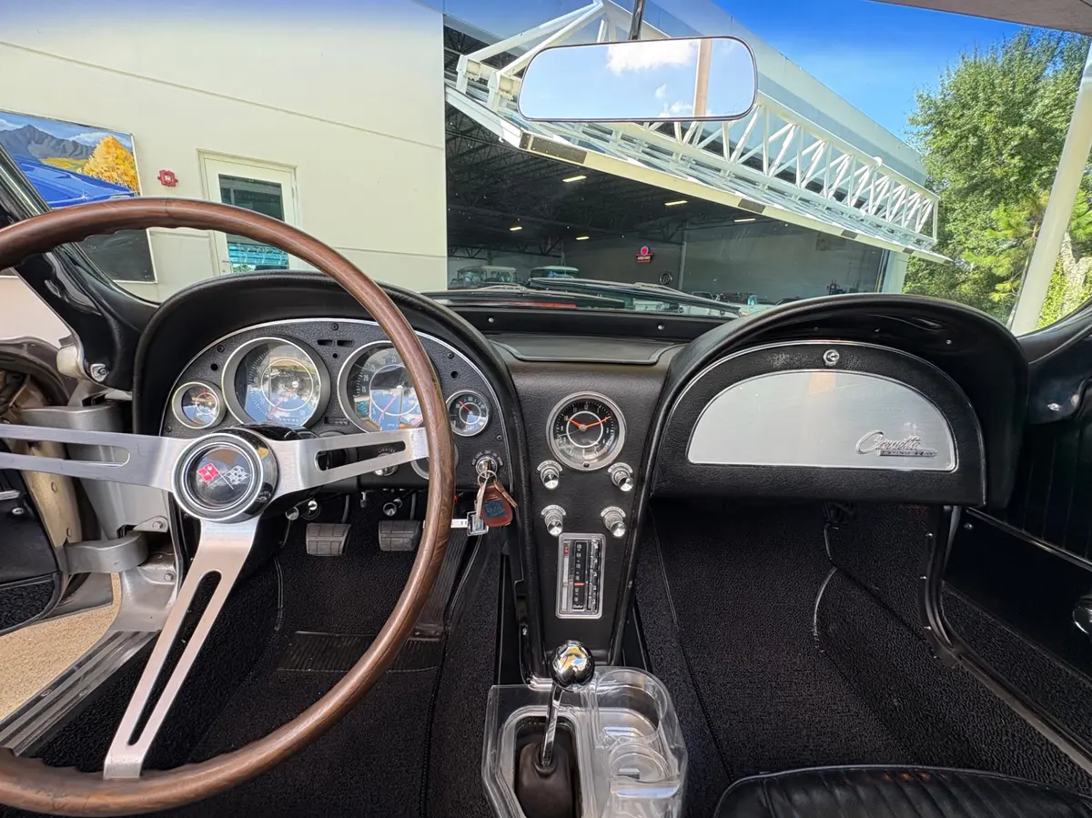 Vehicle photo 46