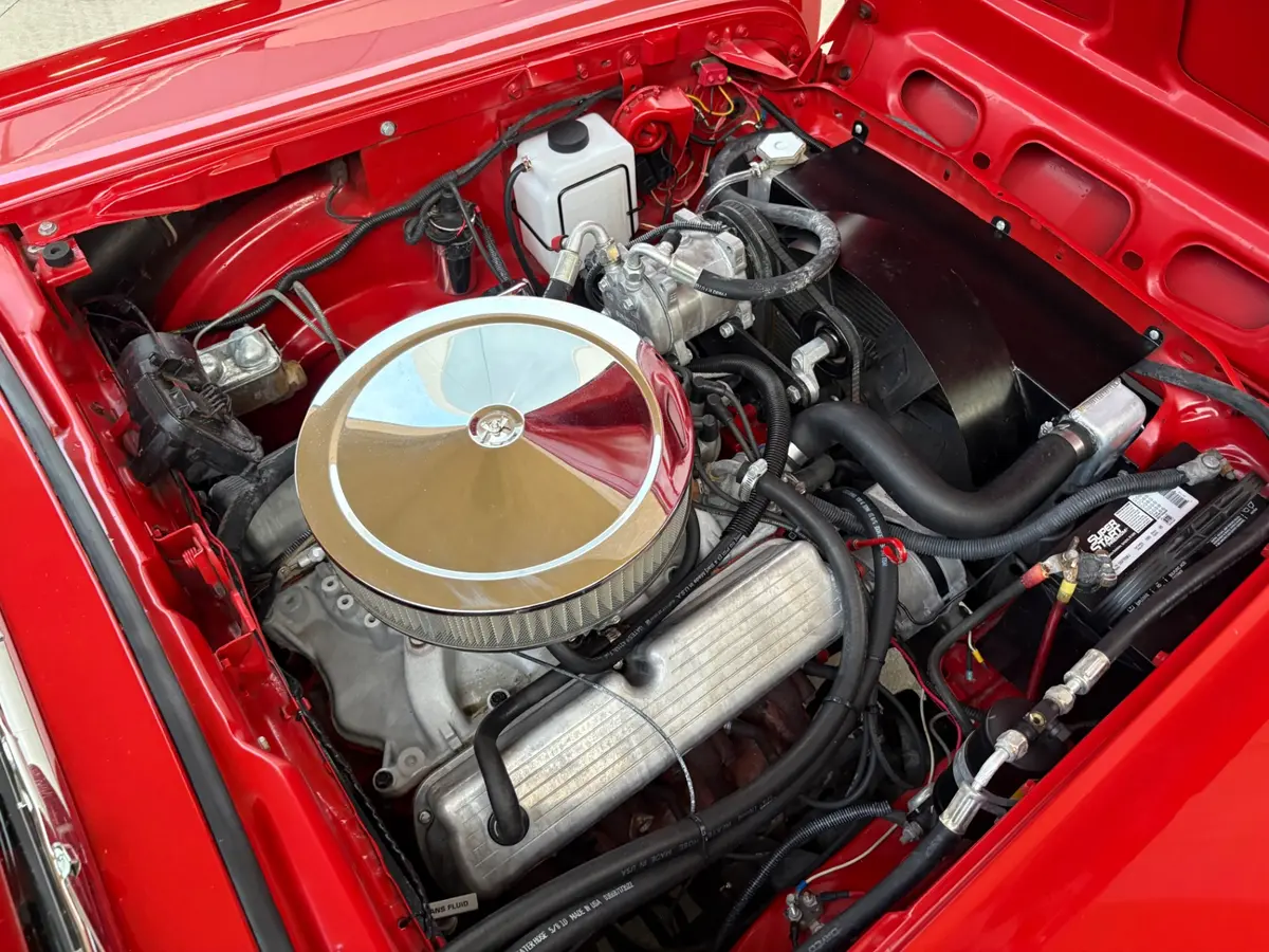 Vehicle photo 25