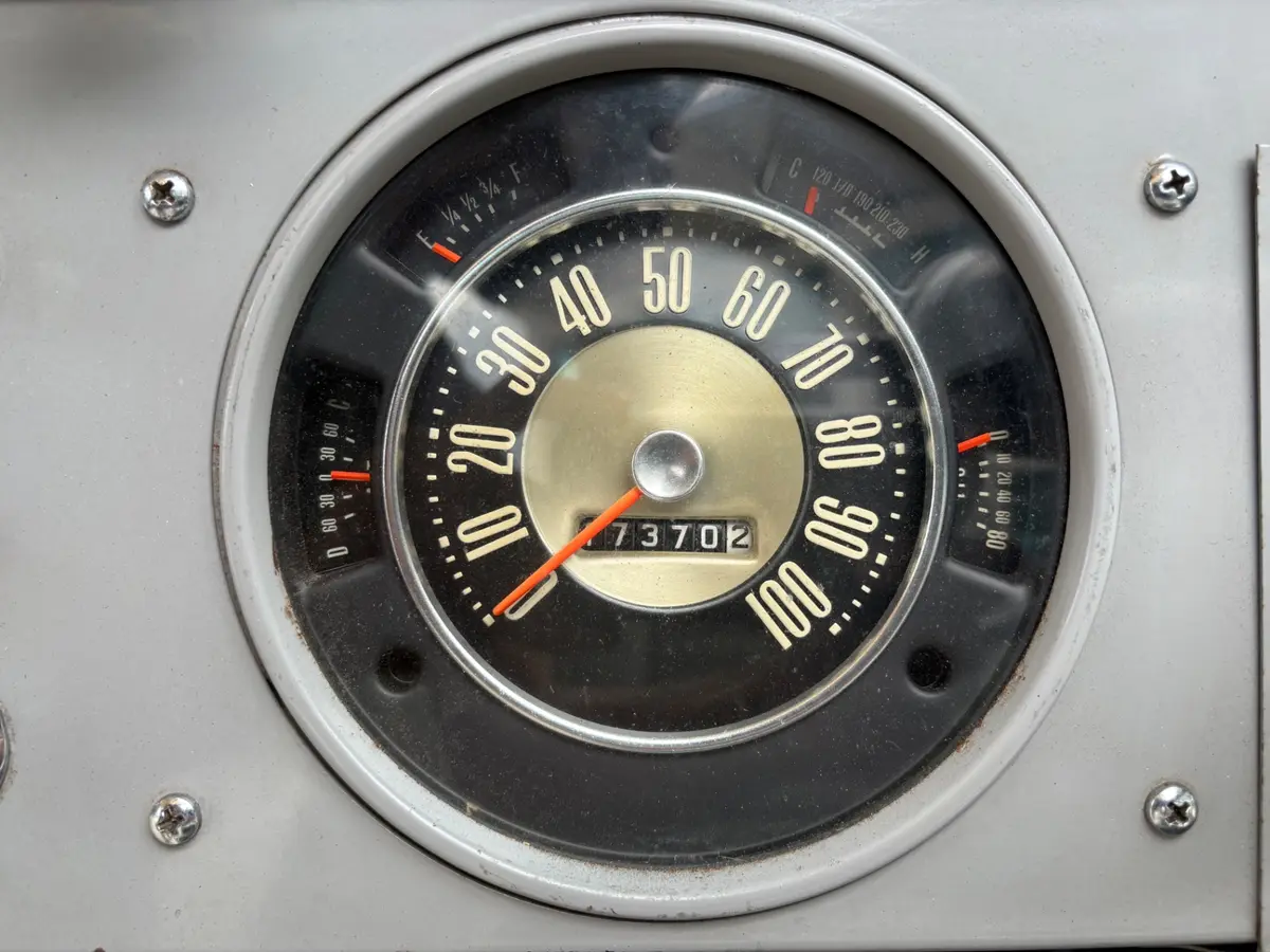 Vehicle photo 24