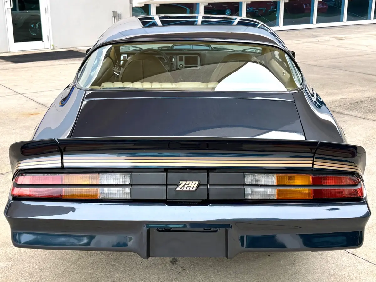 Vehicle photo 8