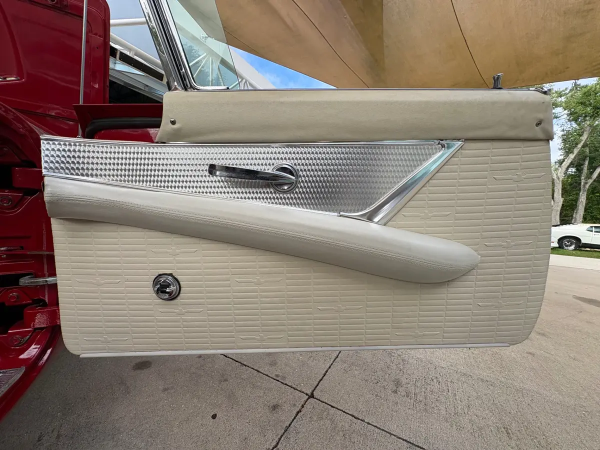 Vehicle photo 45