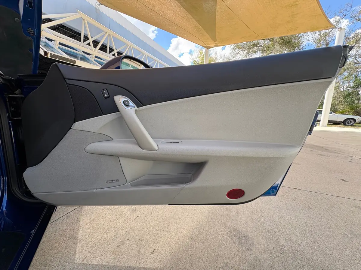 Vehicle photo 37