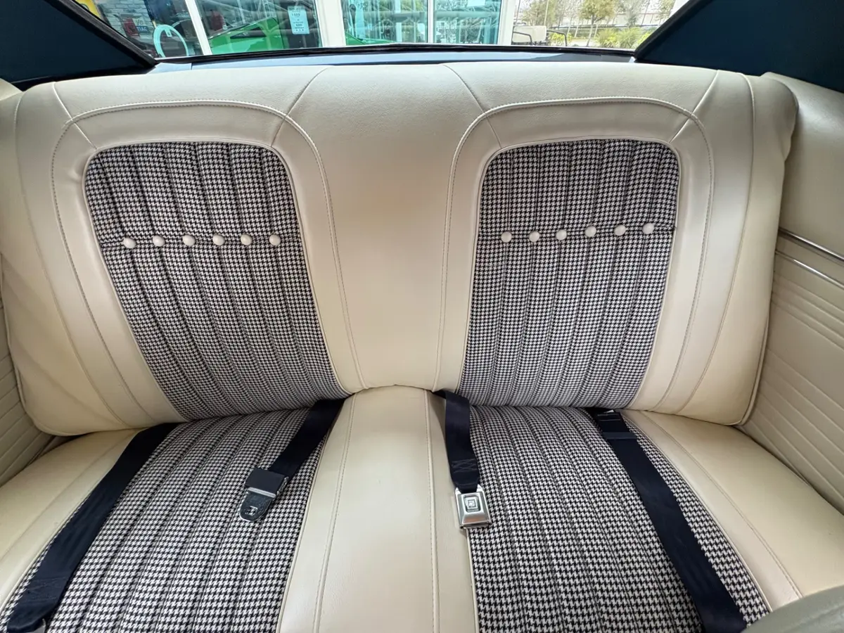 Vehicle photo 48