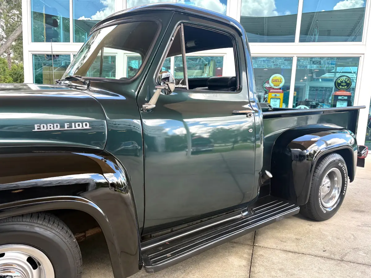 Vehicle photo 13