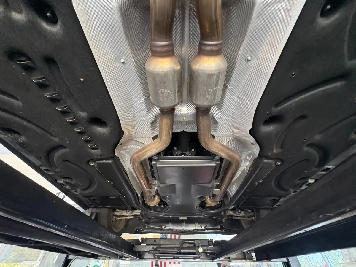 Vehicle photo 46