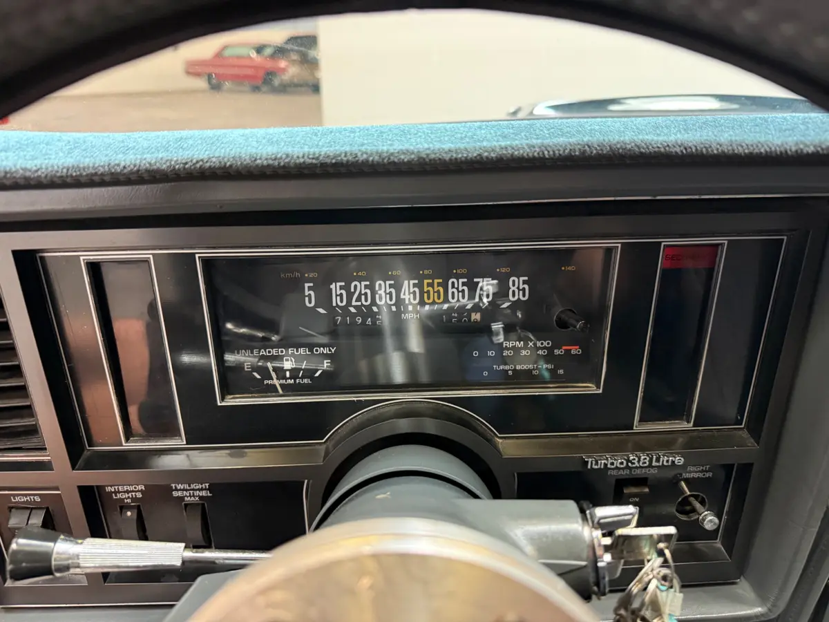 Vehicle photo 20