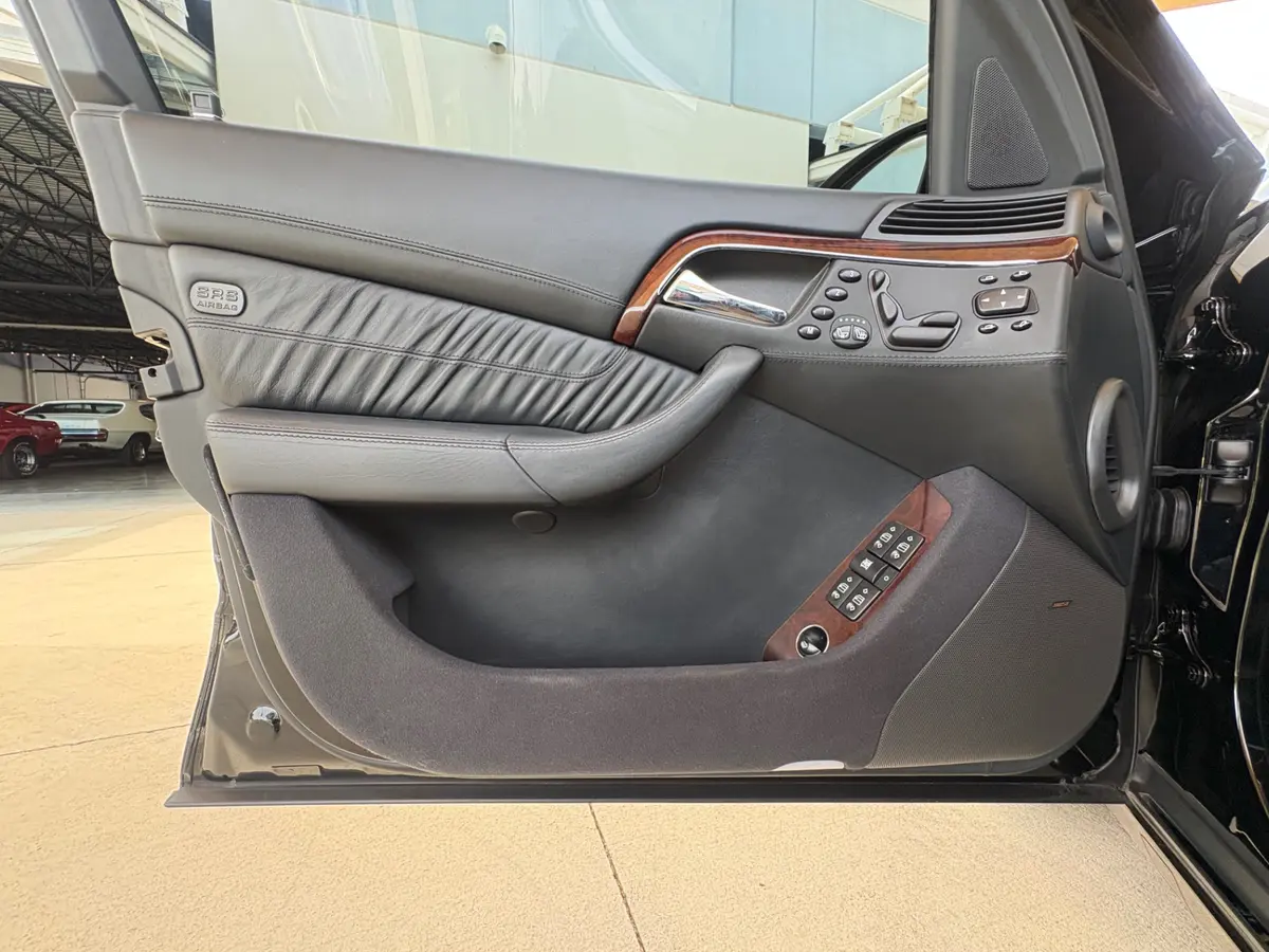 Vehicle photo 30