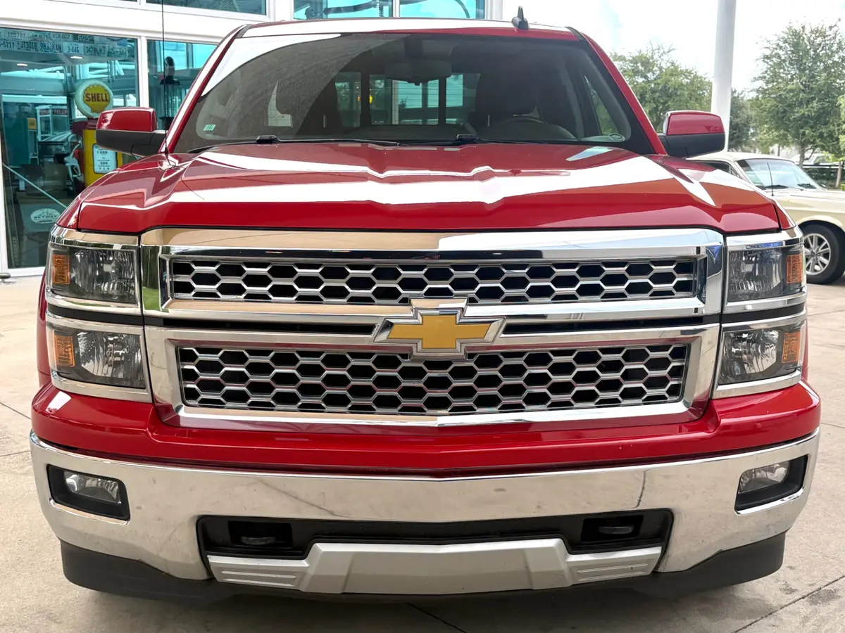 Vehicle photo 2