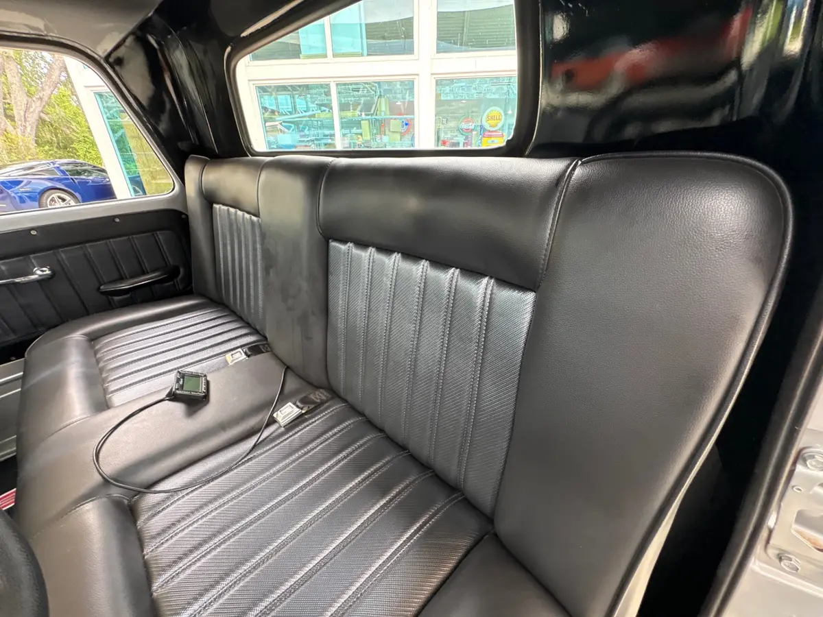 Vehicle photo 31