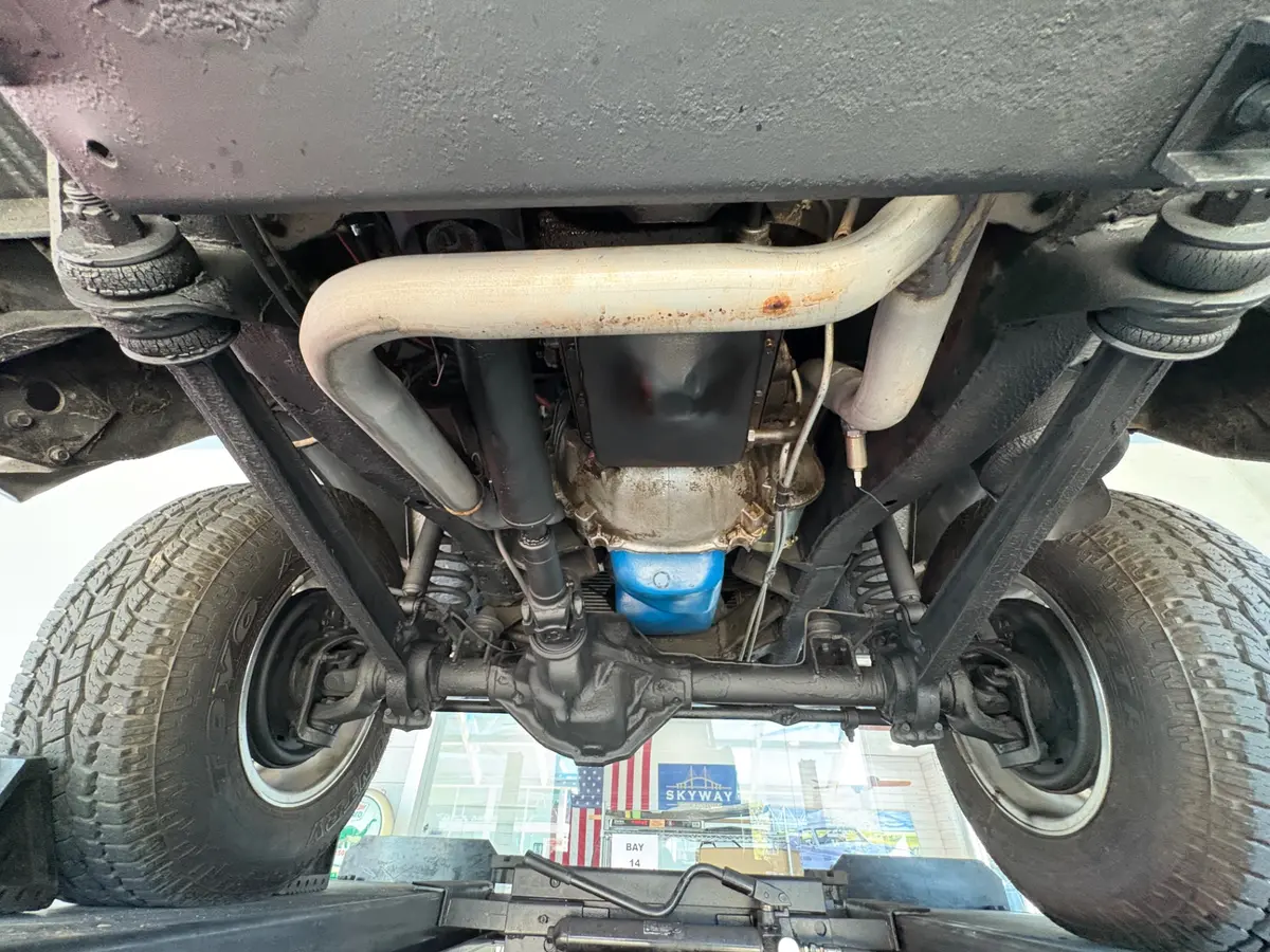 Vehicle photo 46