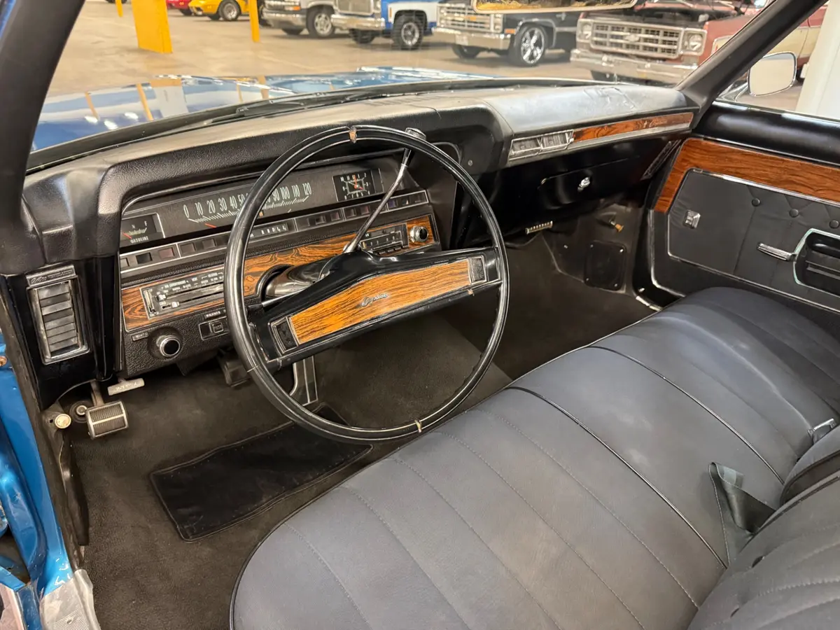 Vehicle photo 19