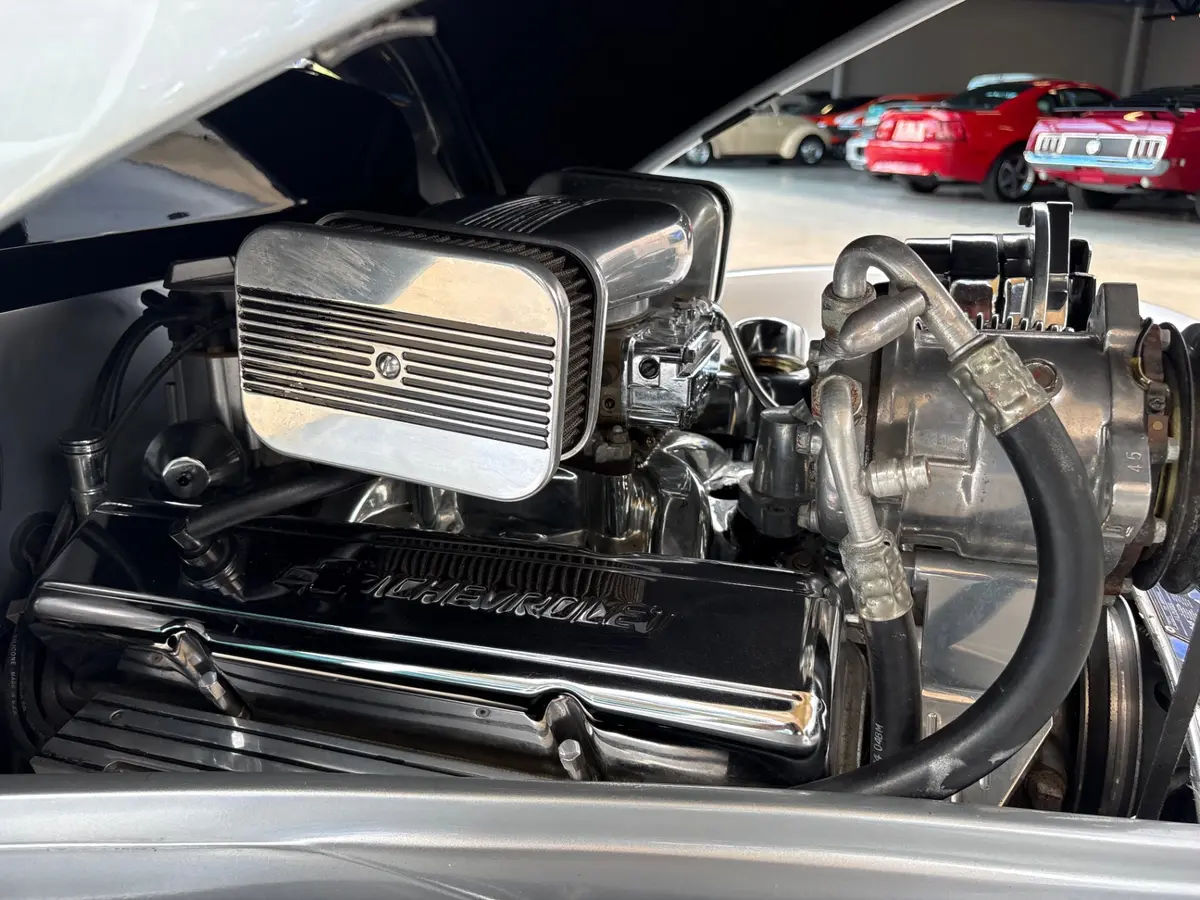 Vehicle photo 25