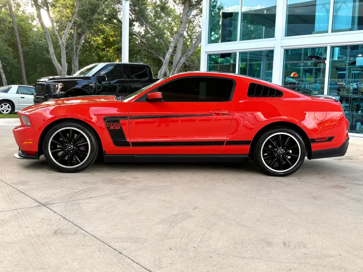 Vehicle photo 10