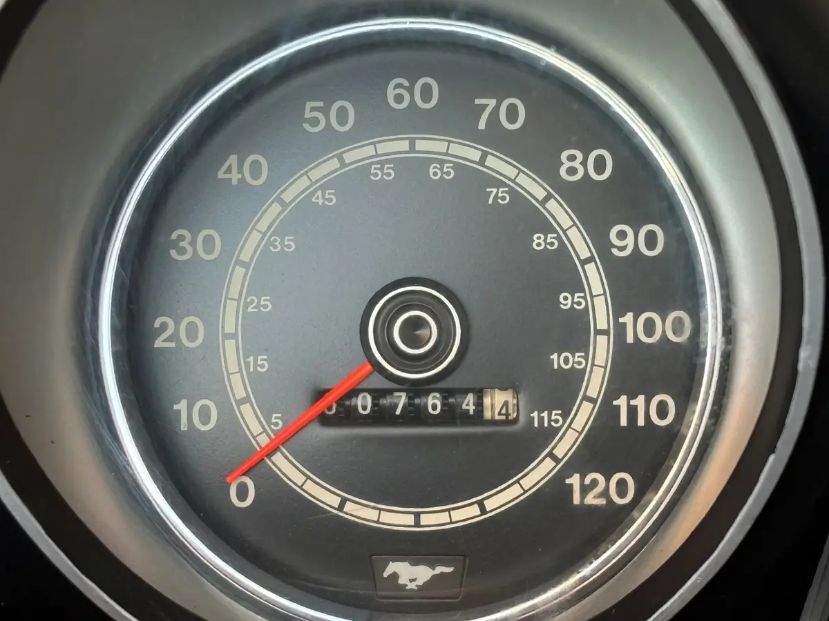 Vehicle photo 30