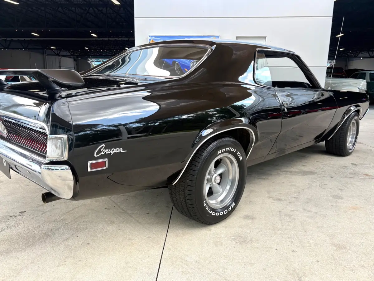 Vehicle photo 16