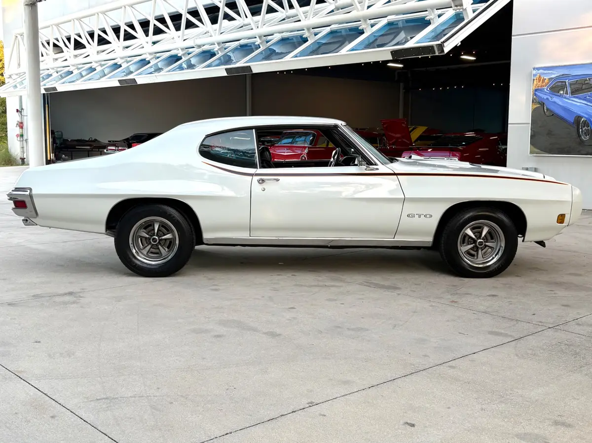 Vehicle photo 5