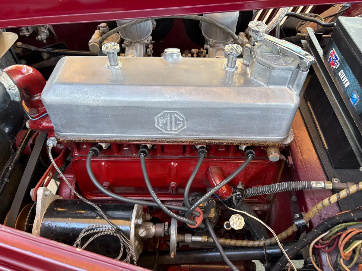 Vehicle photo 32