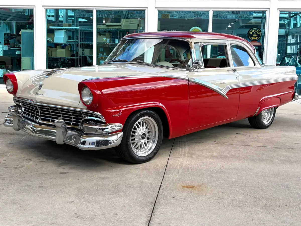 Vehicle photo 11