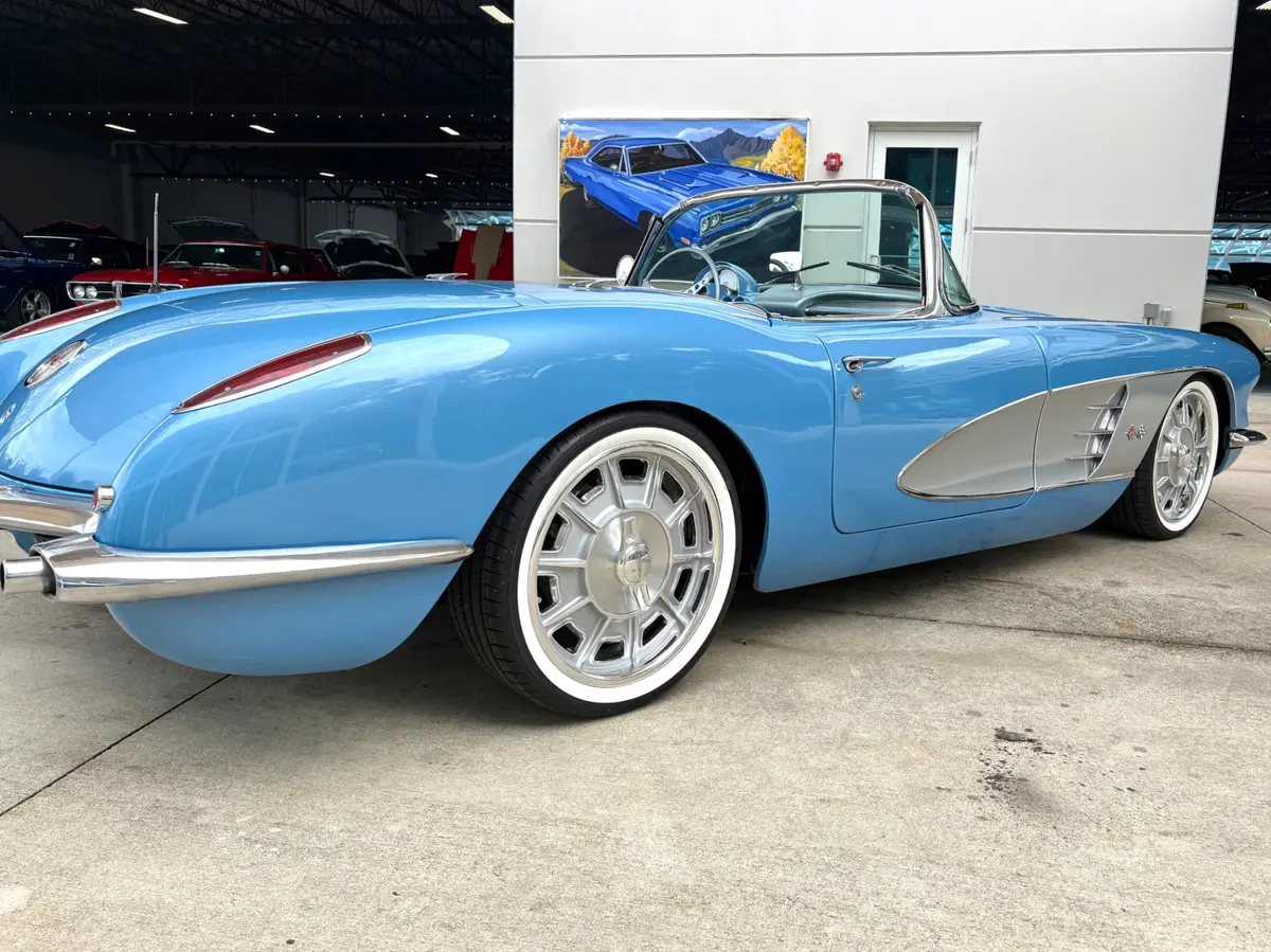 Vehicle photo 16