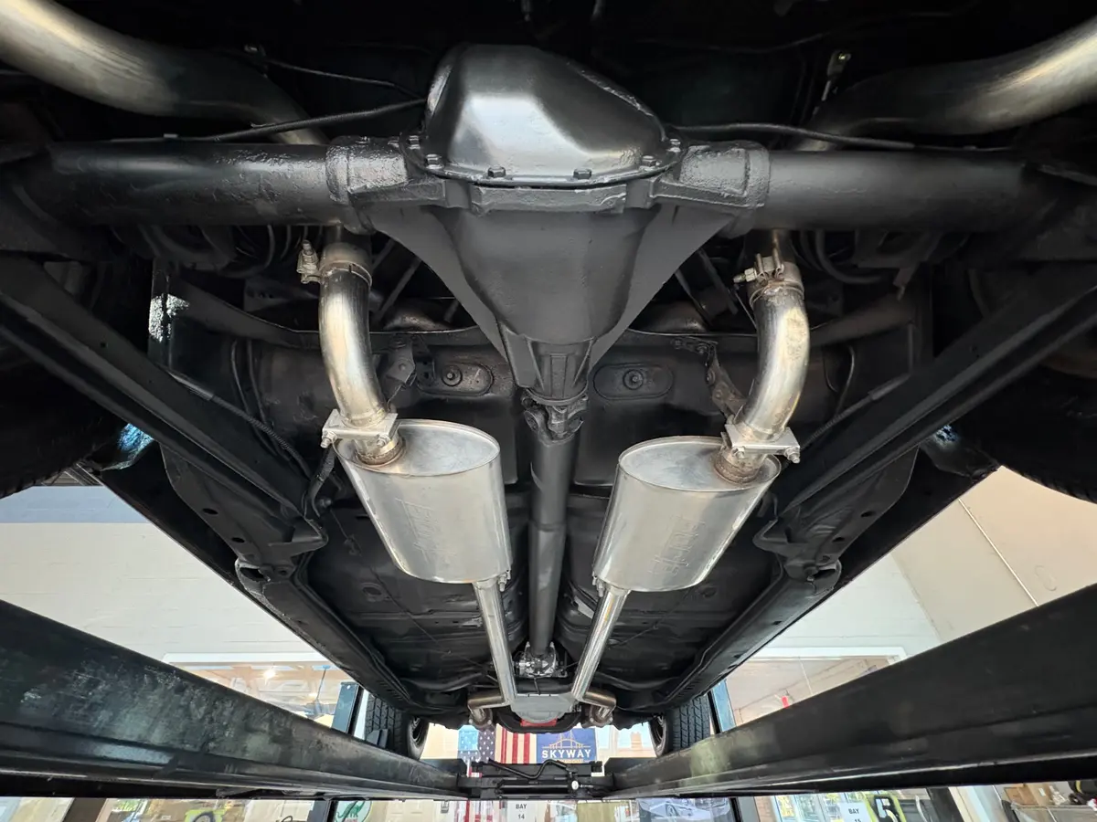 Vehicle photo 46