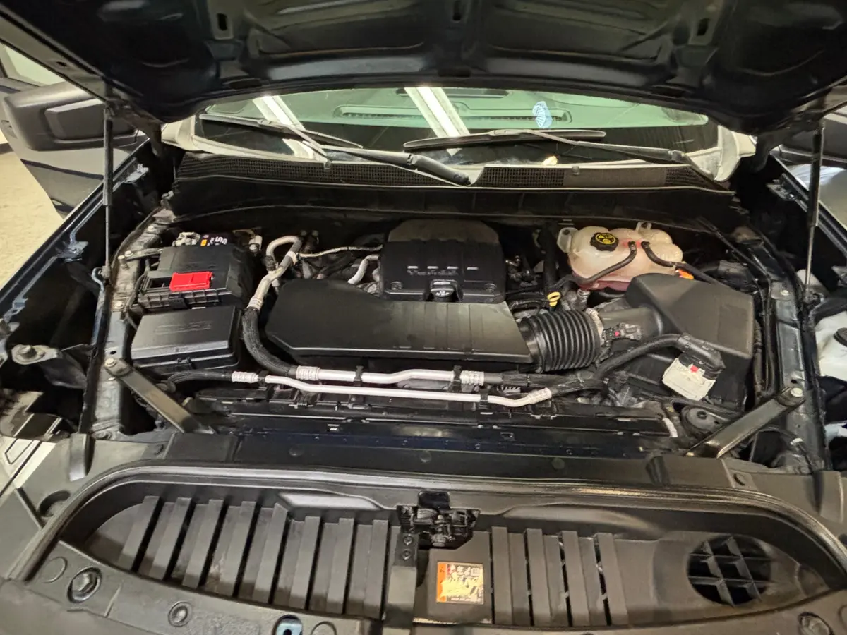 Vehicle photo 16