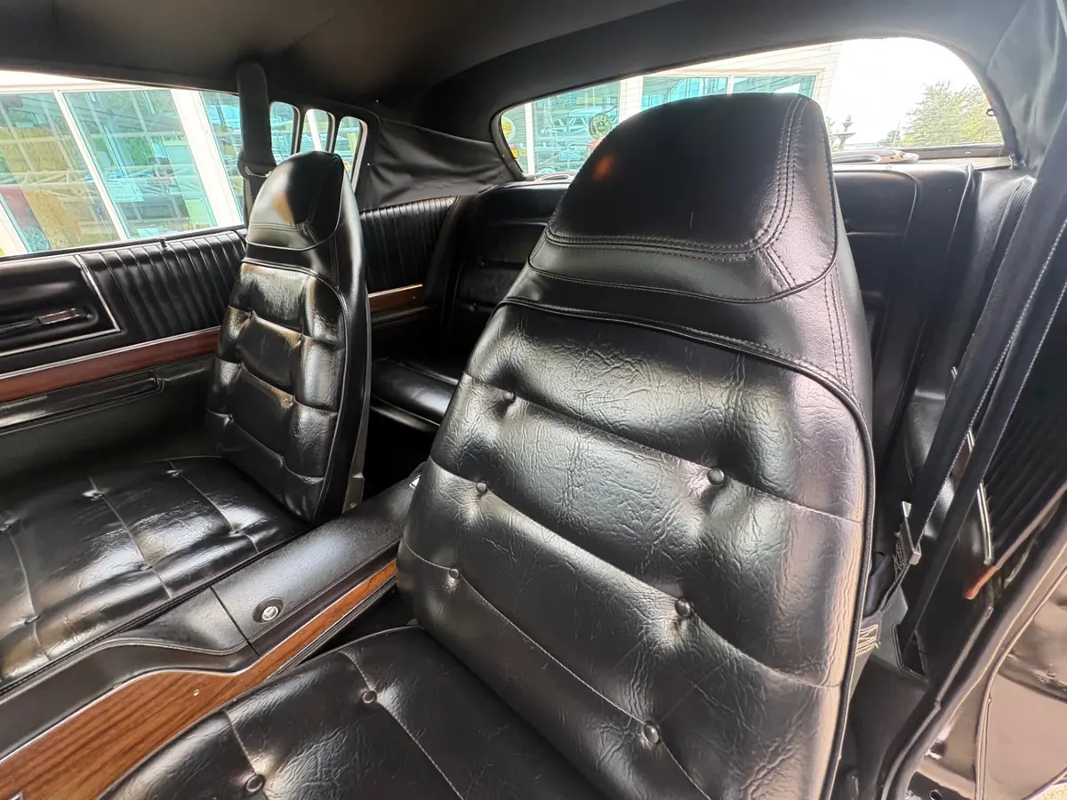 Vehicle photo 32
