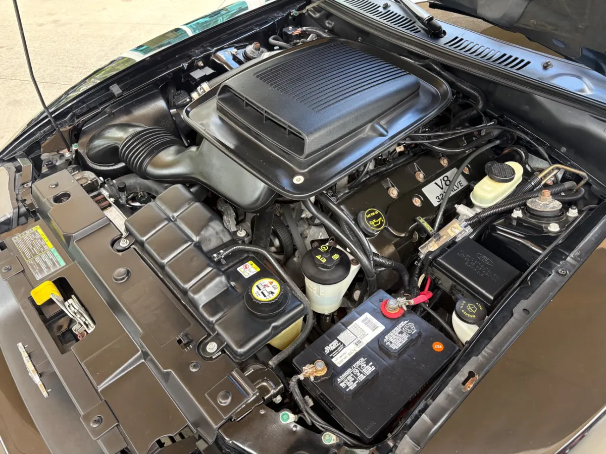 Vehicle photo 28