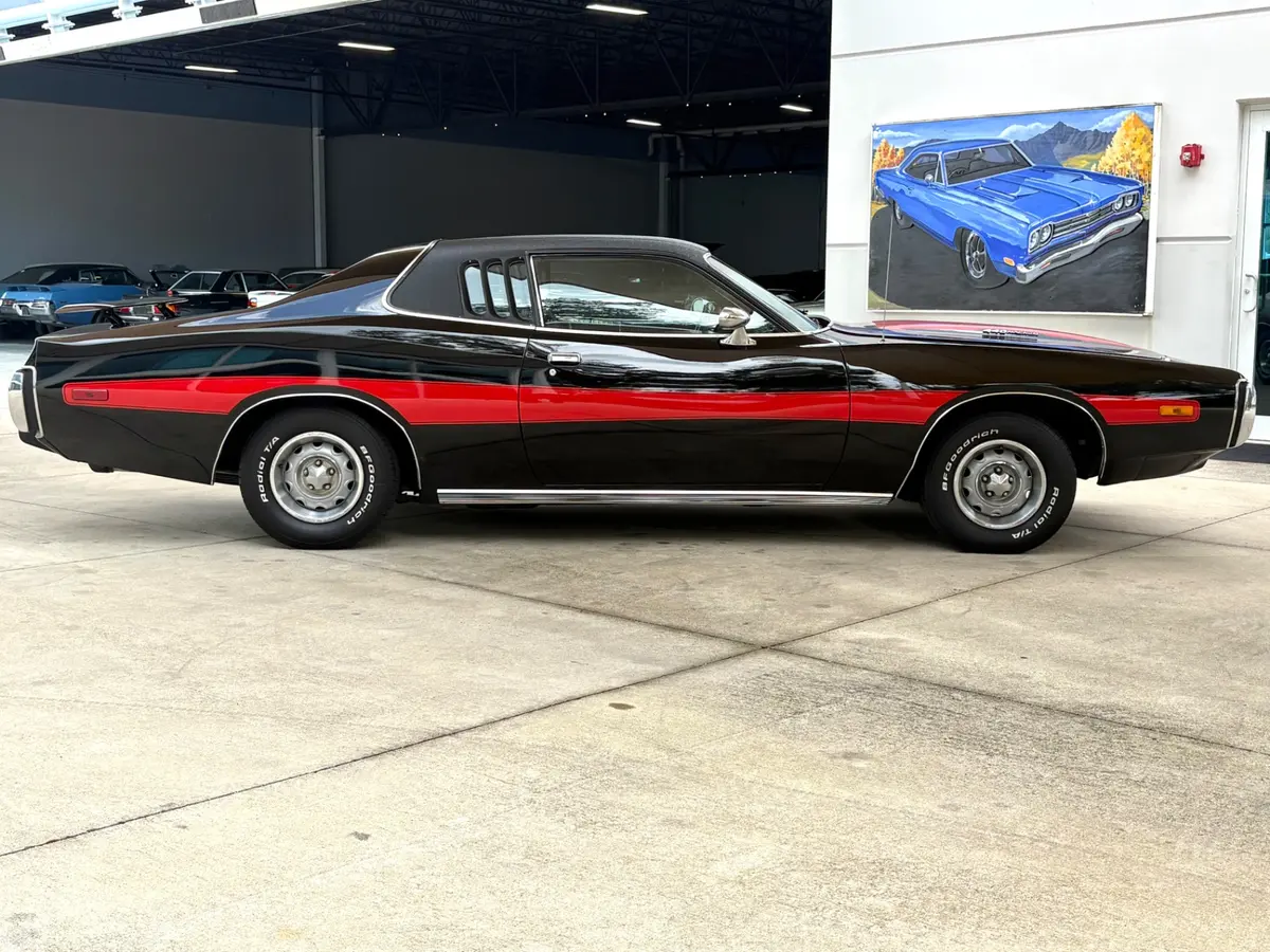 Vehicle photo 5