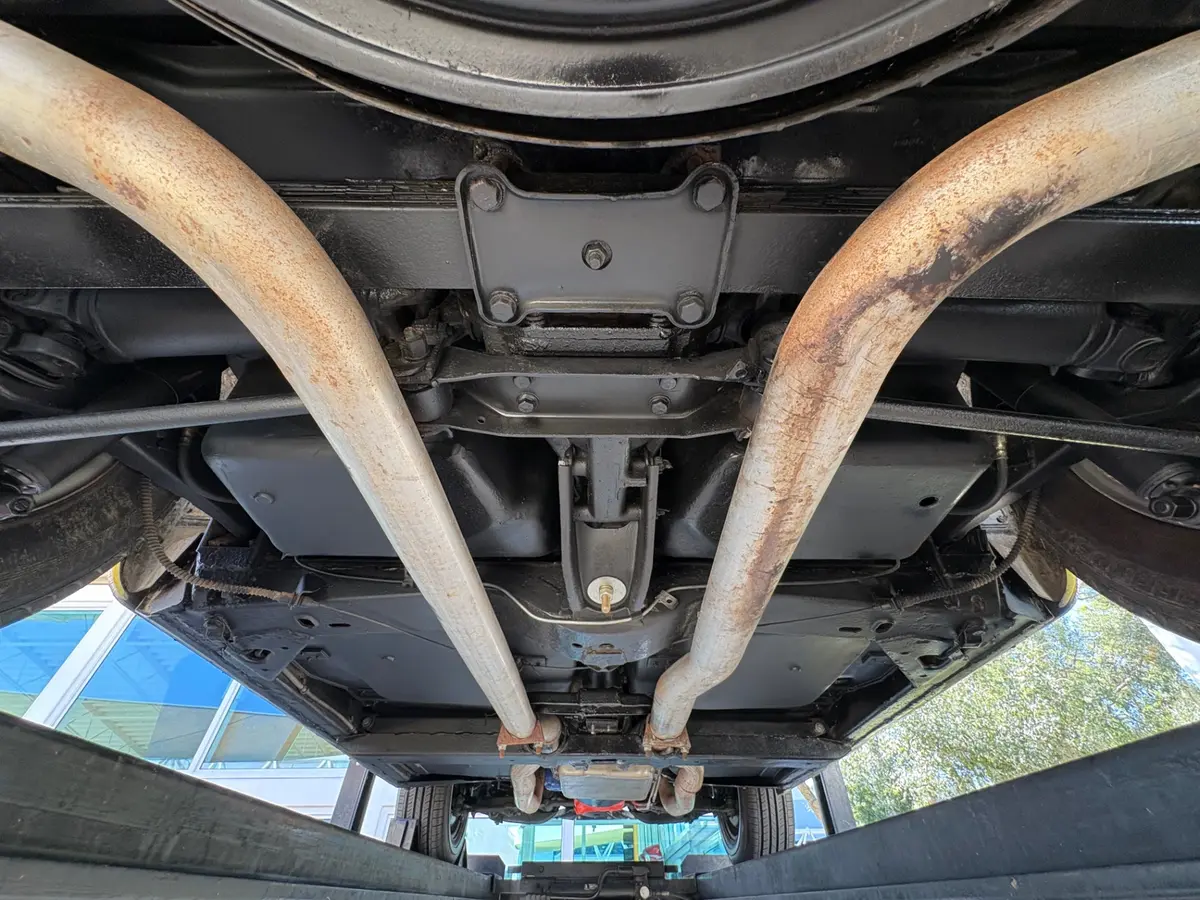 Vehicle photo 54