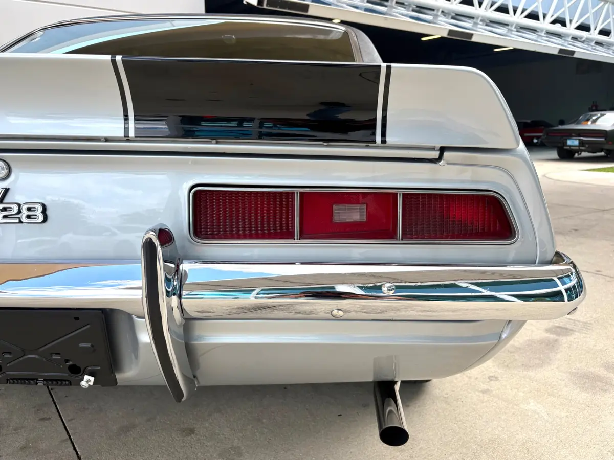 Vehicle photo 22