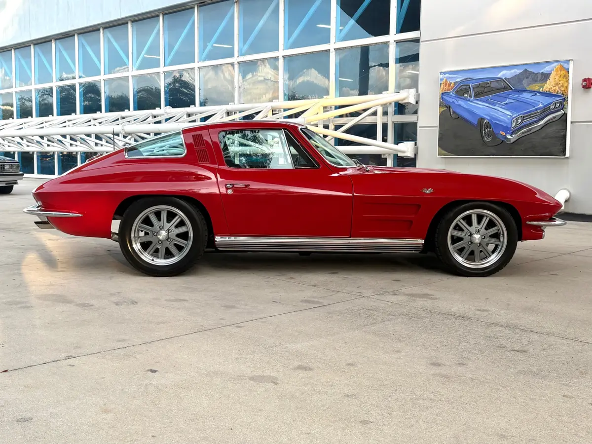 Vehicle photo 5