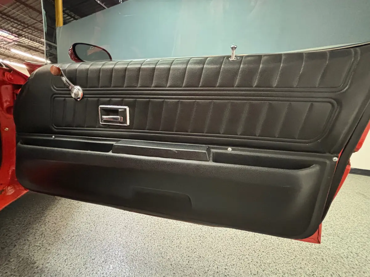Vehicle photo 31