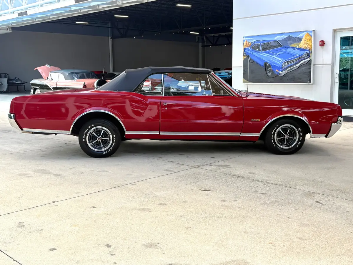 Vehicle photo 21