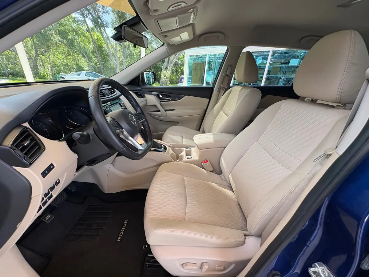 Vehicle photo 31