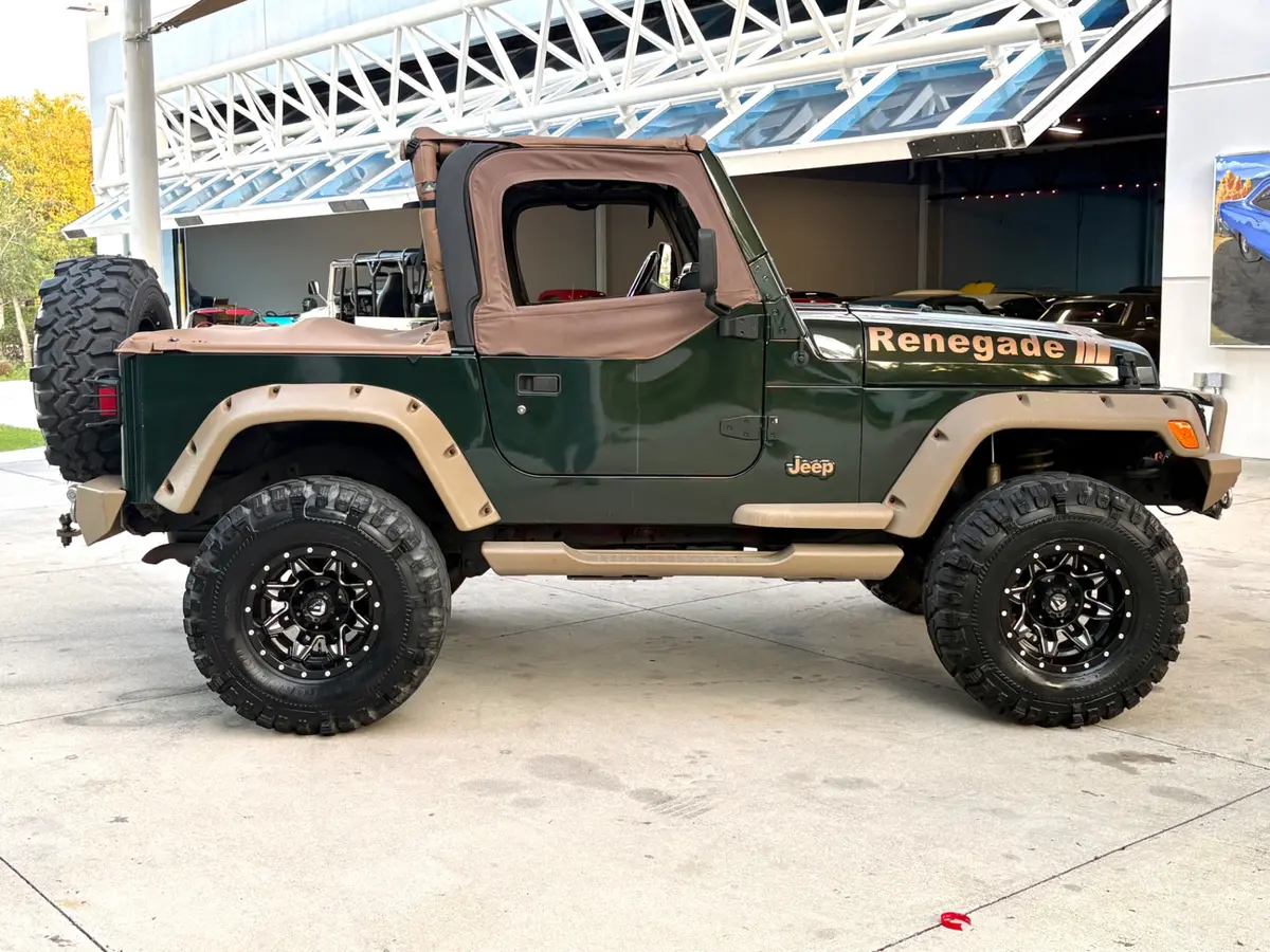 Vehicle photo 4