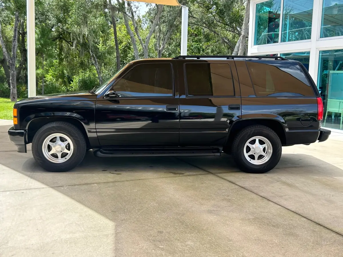 Vehicle photo 8