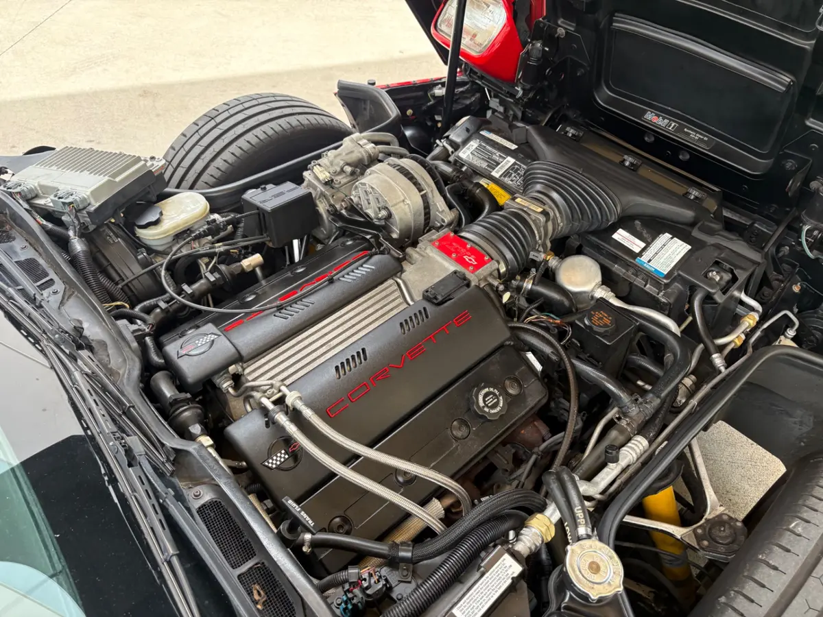 Vehicle photo 24