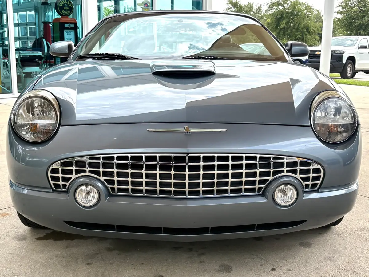 Vehicle photo 2