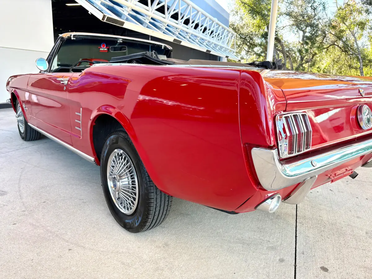 Vehicle photo 16