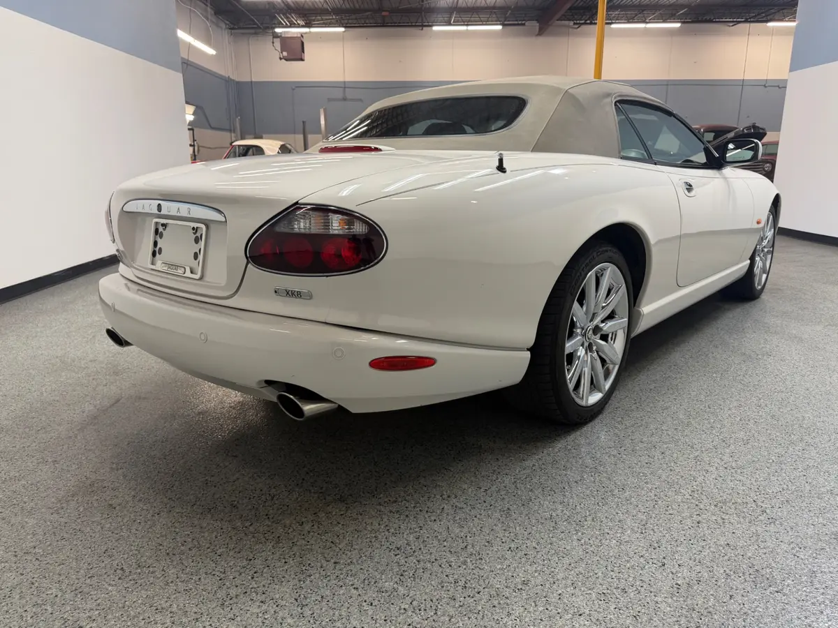 Vehicle photo 7